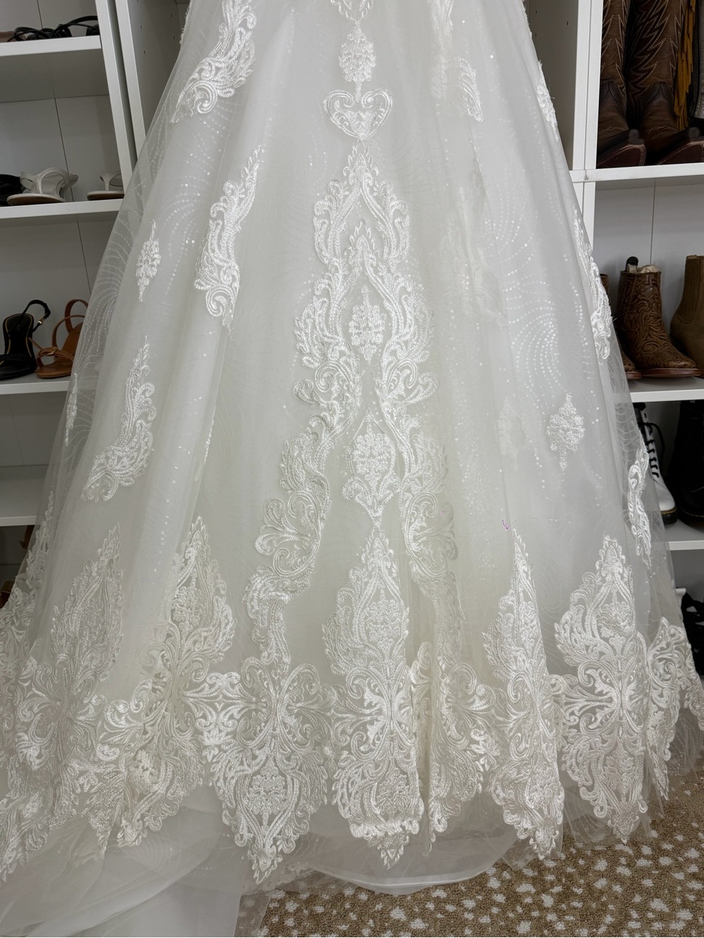 Elegant White Lace A-Line Wedding Dress with Illusion Sleeves - Picture 4 of 9